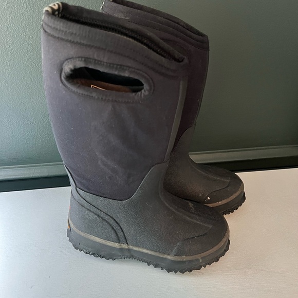 Bogs Classic Black Winter Boots youth 11 - Picture 1 of 13